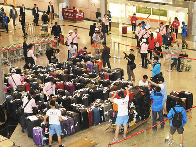 安利帝國(guó)(下)|界面新聞?wù)? />
</span>
<span id=